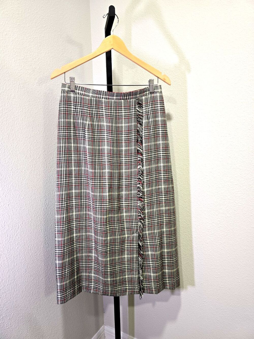 Sag Harbor Plaid Midi Skirt 12P Fringe Tartan Heritage Academia Black White Red